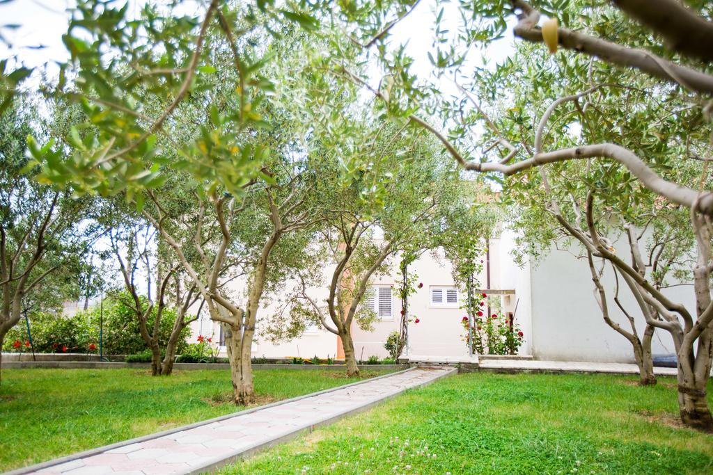 Apartments Sara Podstrana Esterno foto