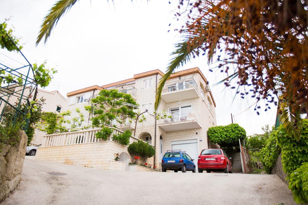 Apartments Sara Podstrana Esterno foto